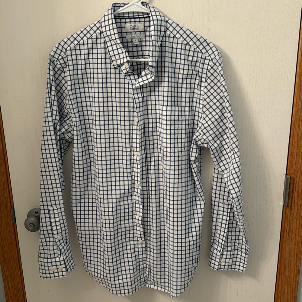 Men’s Croft & Barrow Medium Buttoned Down Casual white with blue lines shirt